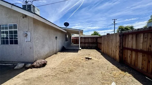 $2,150 | 715 Houchin Road, Bakersfield, CA 93304