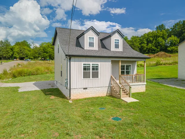 a view of a house with backyard porch and garden
