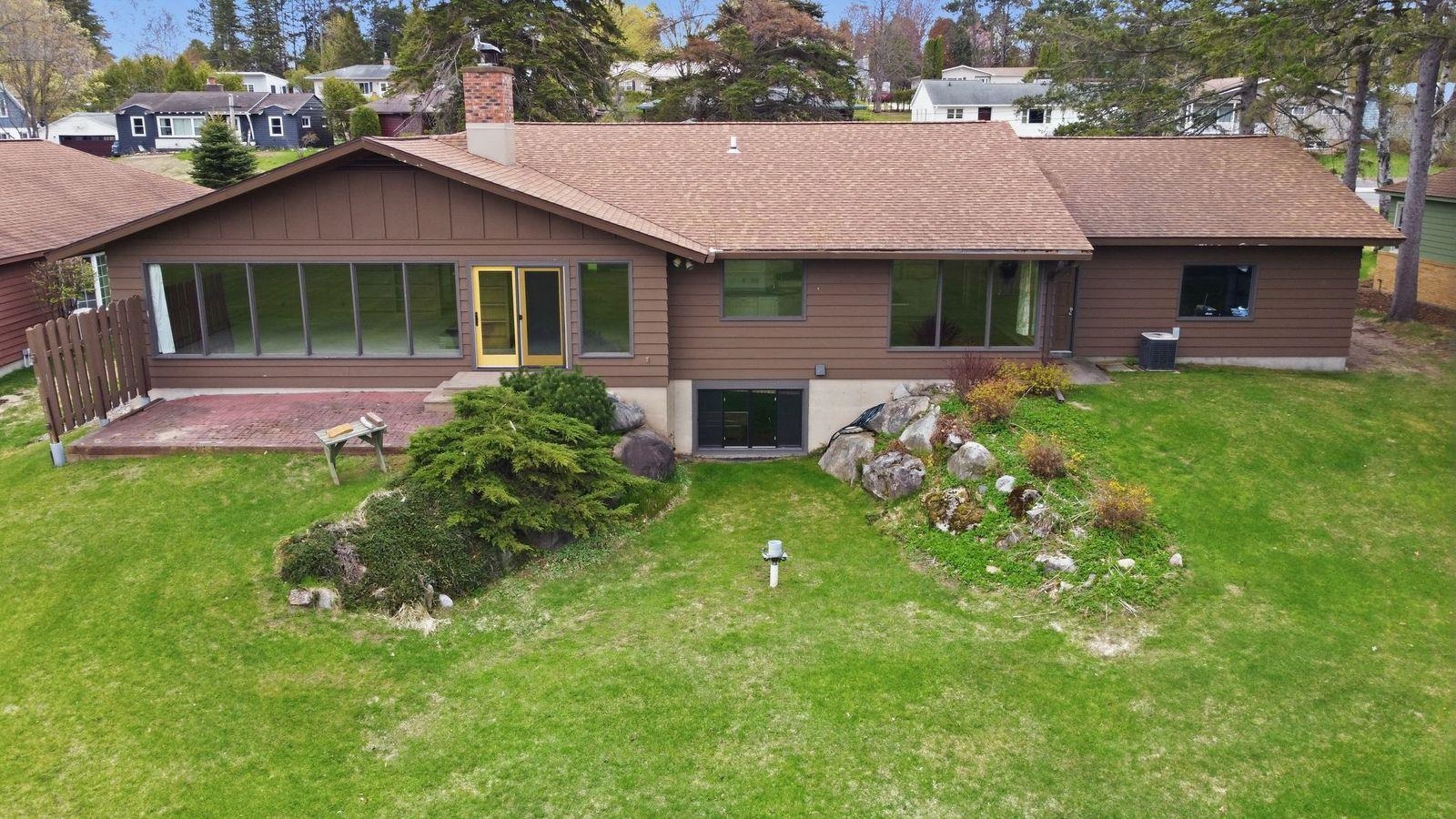 725 Lakeshore Drive Rhinelander, WI 54501 - Photo 3 of 40