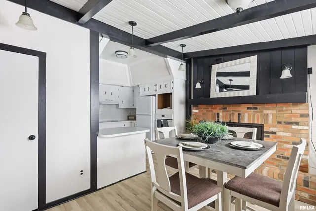 $199,900 | 503 West Palace Row, Geneseo, IL 61254