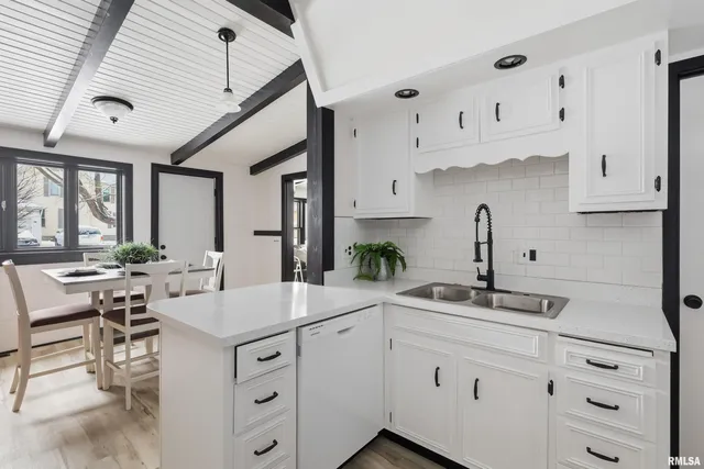 $199,900 | 503 West Palace Row, Geneseo, IL 61254