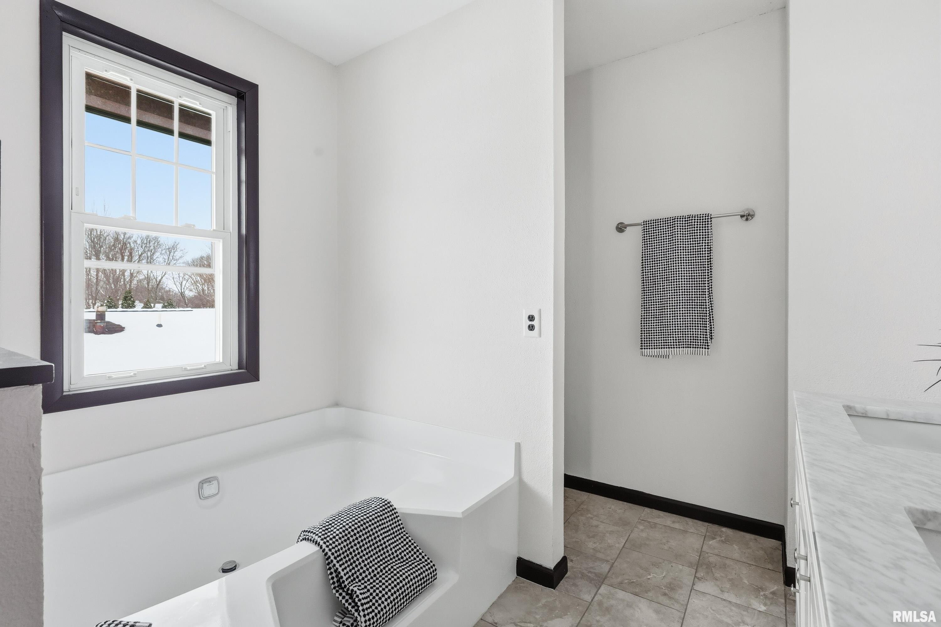 503 West Palace Row Geneseo, IL 61254 - Photo 27 of 41