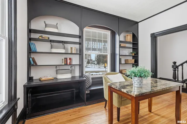 $199,900 | 503 West Palace Row, Geneseo, IL 61254