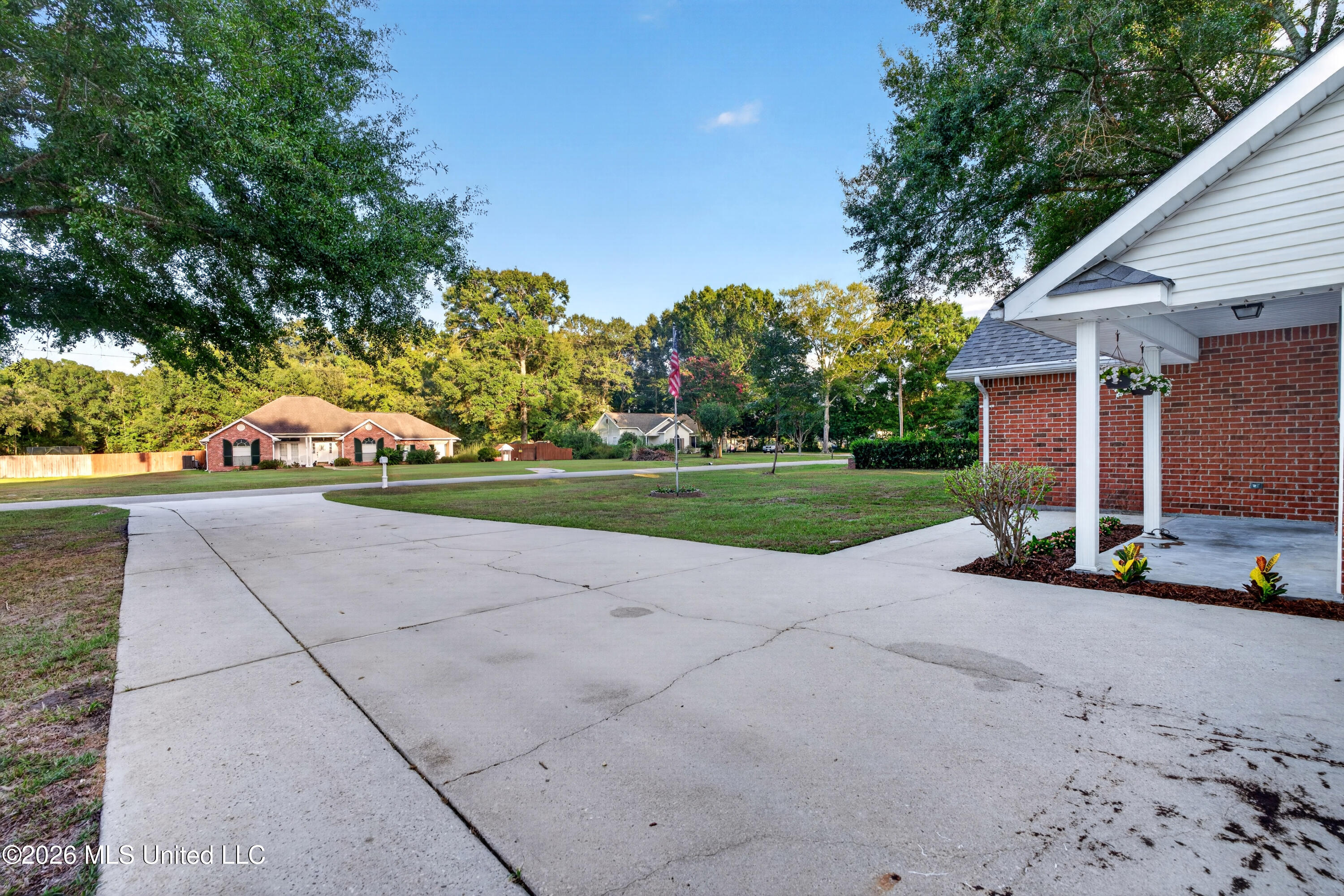 23 Ridge Crest Drive Picayune, MS 39466 - Photo 6 of 52 driveway