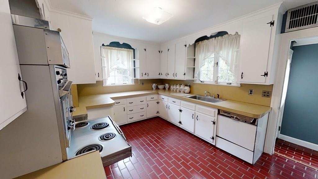 47 Sturtevant Road Quincy, MA 02169 - Photo 10 of 21 Gallery Image 10