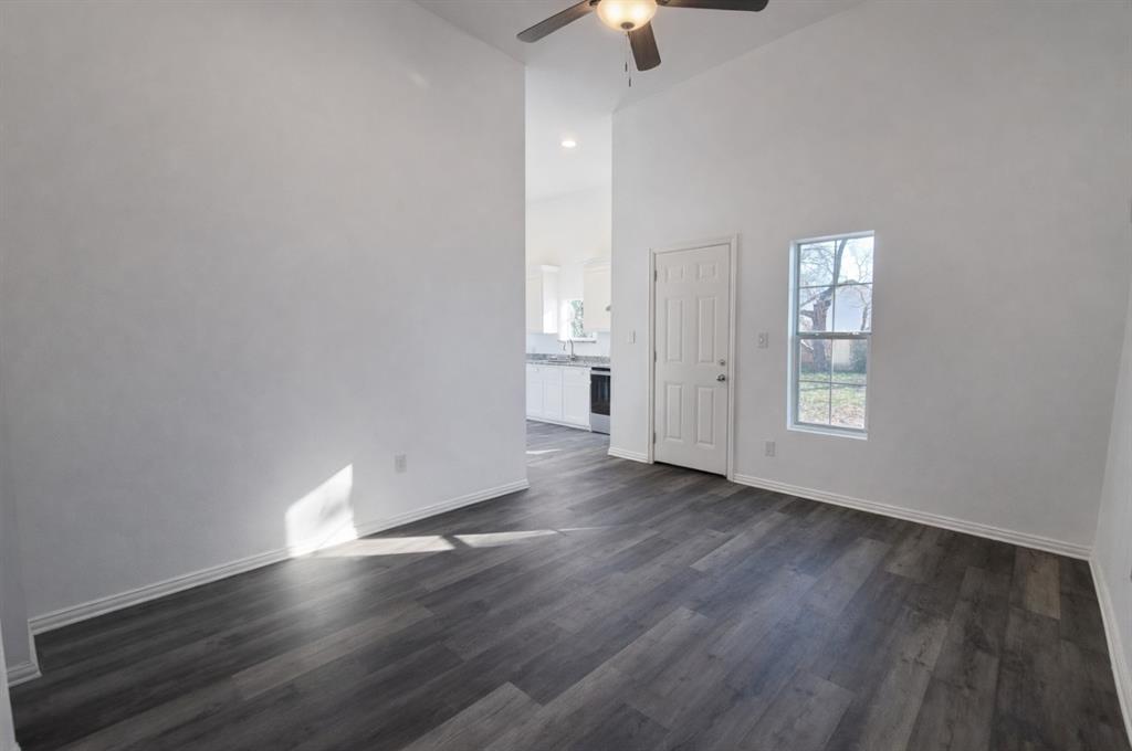 415 West 7th Street Bonham, TX 75418 - Photo 5 of 16