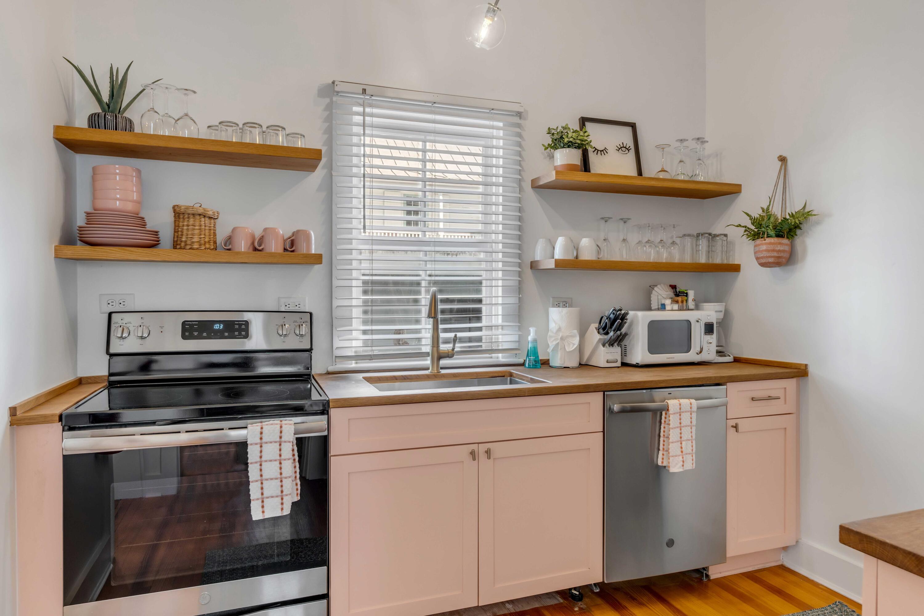 140 Spring Street Charleston, SC 29403 - Photo 3 of 29 DSC03424