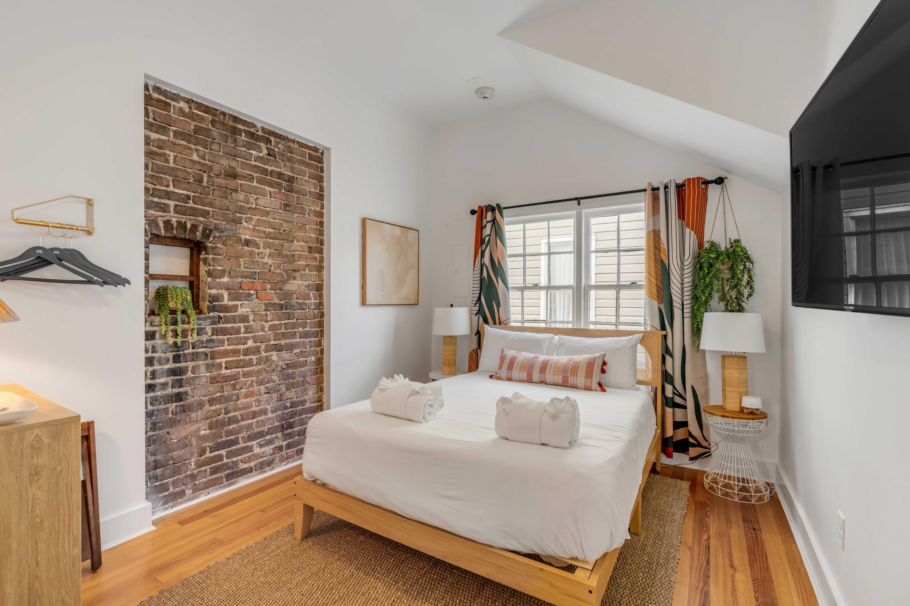 140 Spring Street Charleston, SC 29403 - Photo 5 of 29 DSC03378