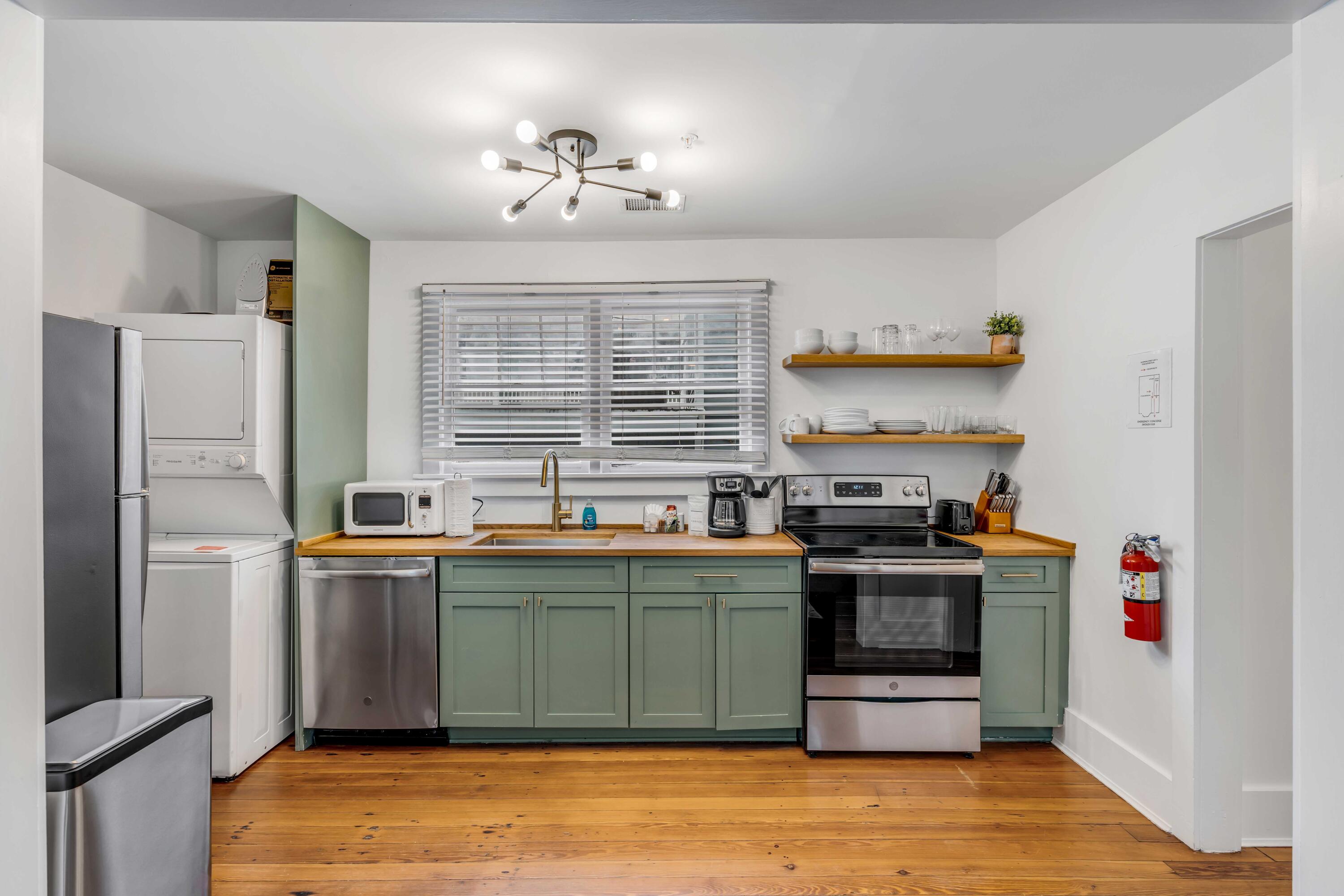 140 Spring Street Charleston, SC 29403 - Photo 6 of 29 DSC05820