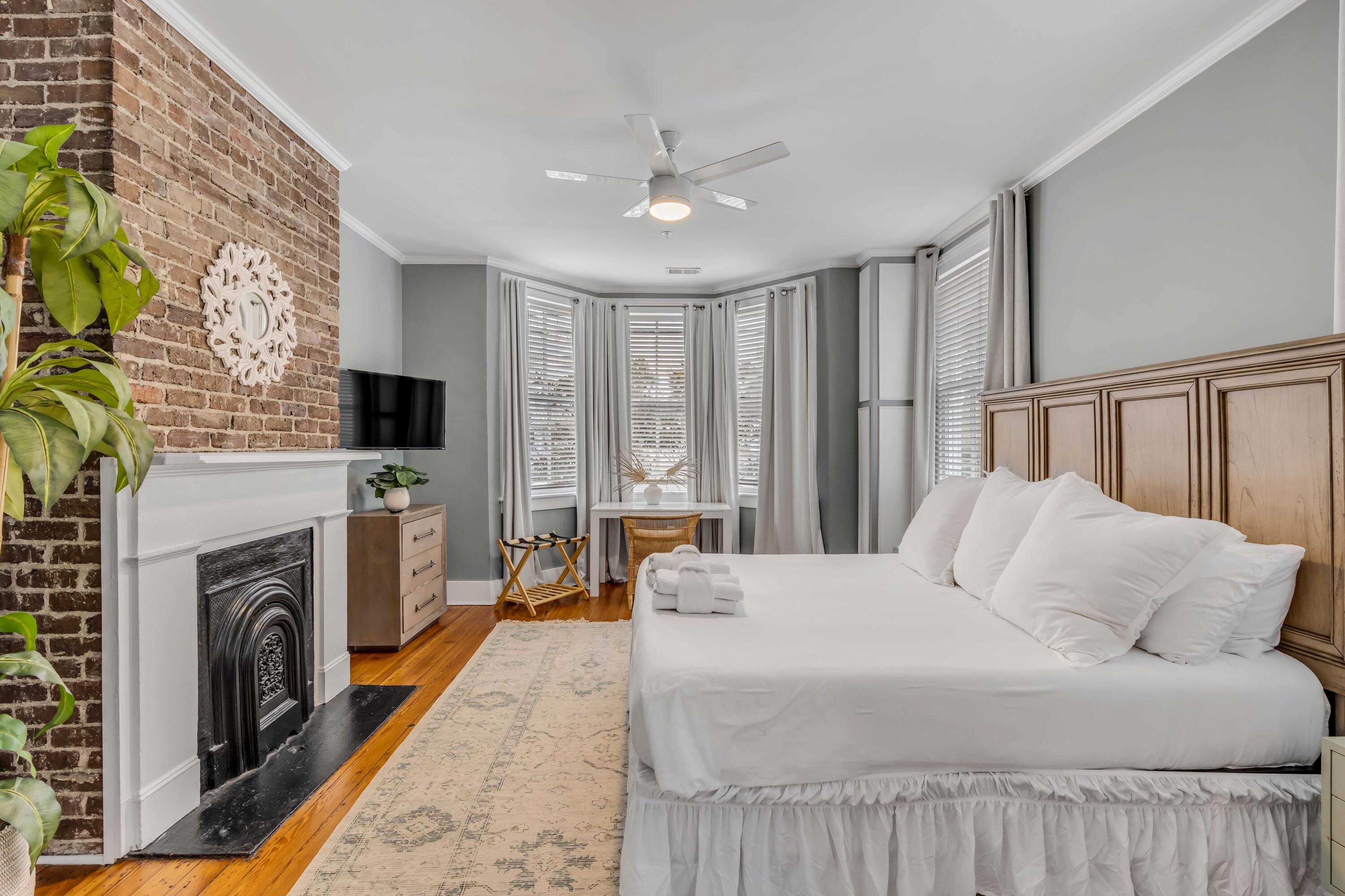 140 Spring Street Charleston, SC 29403 - Photo 8 of 29 DSC05855