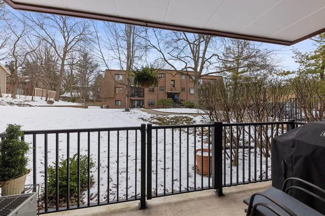$350,000 | 404 Melrose Avenue, Unit 103, Glen Ellyn, IL 60137