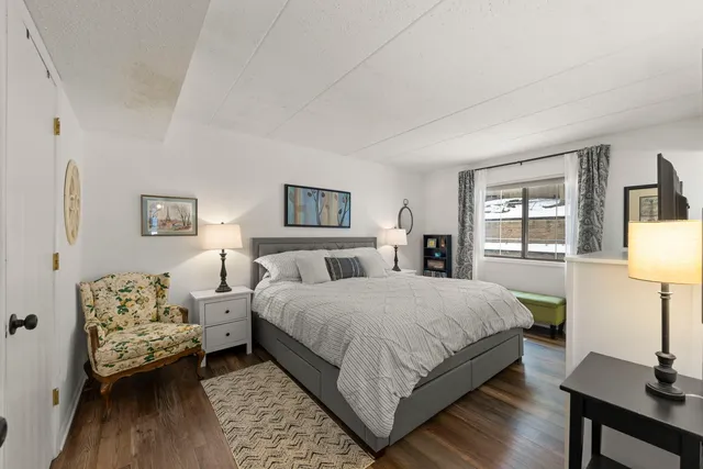 $350,000 | 404 Melrose Avenue, Unit 103, Glen Ellyn, IL 60137