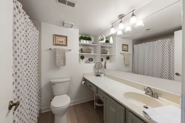 $350,000 | 404 Melrose Avenue, Unit 103, Glen Ellyn, IL 60137