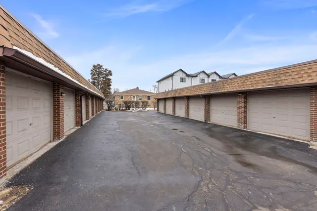 $350,000 | 404 Melrose Avenue, Unit 103, Glen Ellyn, IL 60137