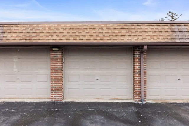 $350,000 | 404 Melrose Avenue, Unit 103, Glen Ellyn, IL 60137