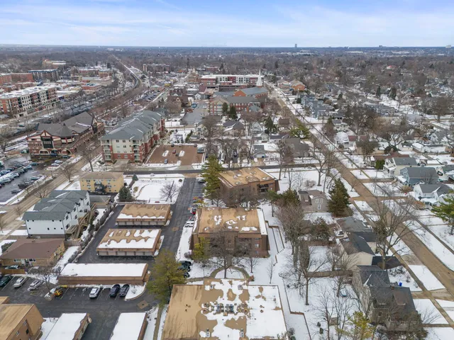 $350,000 | 404 Melrose Avenue, Unit 103, Glen Ellyn, IL 60137