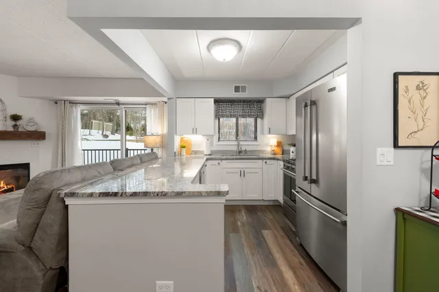 $350,000 | 404 Melrose Avenue, Unit 103, Glen Ellyn, IL 60137