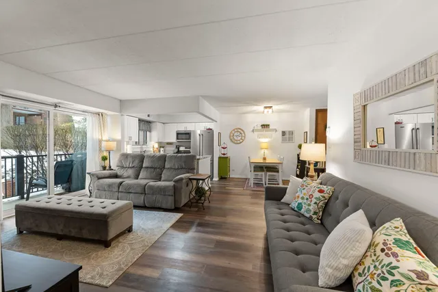 $350,000 | 404 Melrose Avenue, Unit 103, Glen Ellyn, IL 60137