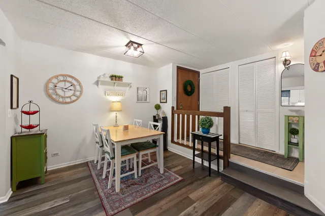 $350,000 | 404 Melrose Avenue, Unit 103, Glen Ellyn, IL 60137