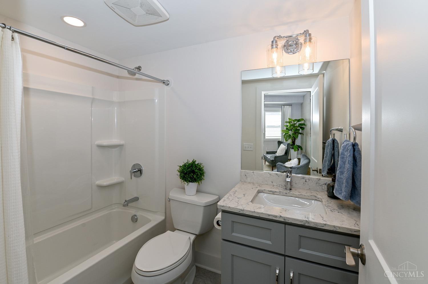 3916 Edwards Road, Unit D Cincinnati, OH 45209 - Photo 7 of 45