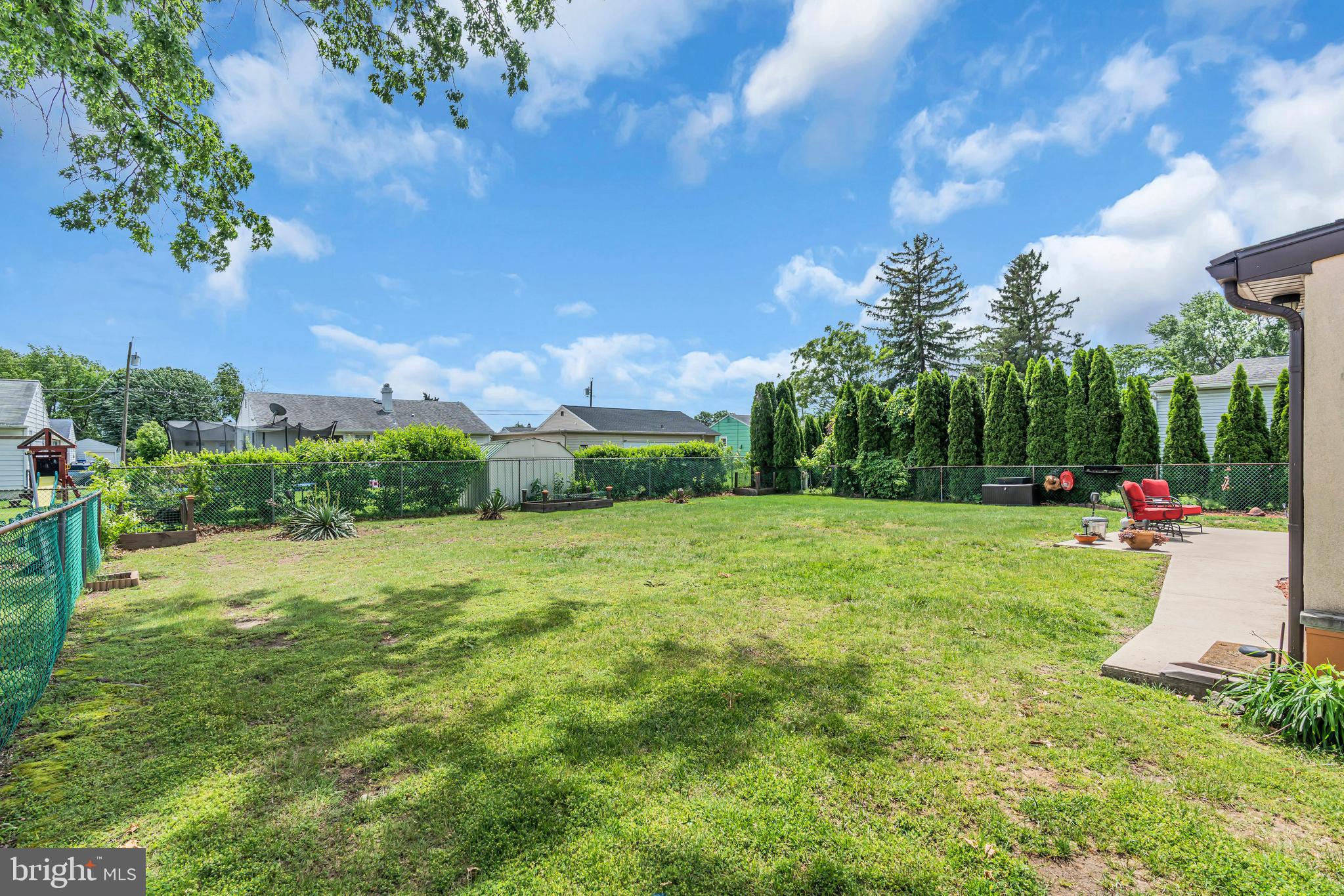 516 River Drive Riverside, NJ 08075 - Photo 78 of 82 a view of a garden with an tree
