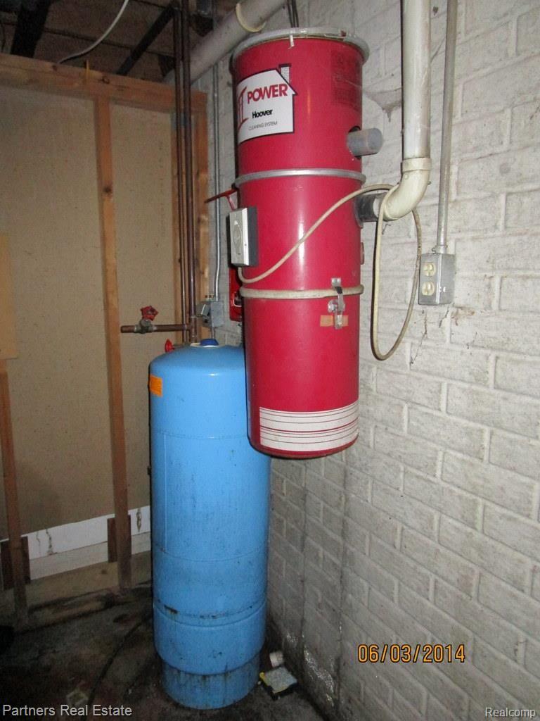 2100 East Allen Road Howell, MI 48855 - Photo 16 of 18 Well Tank.jpg