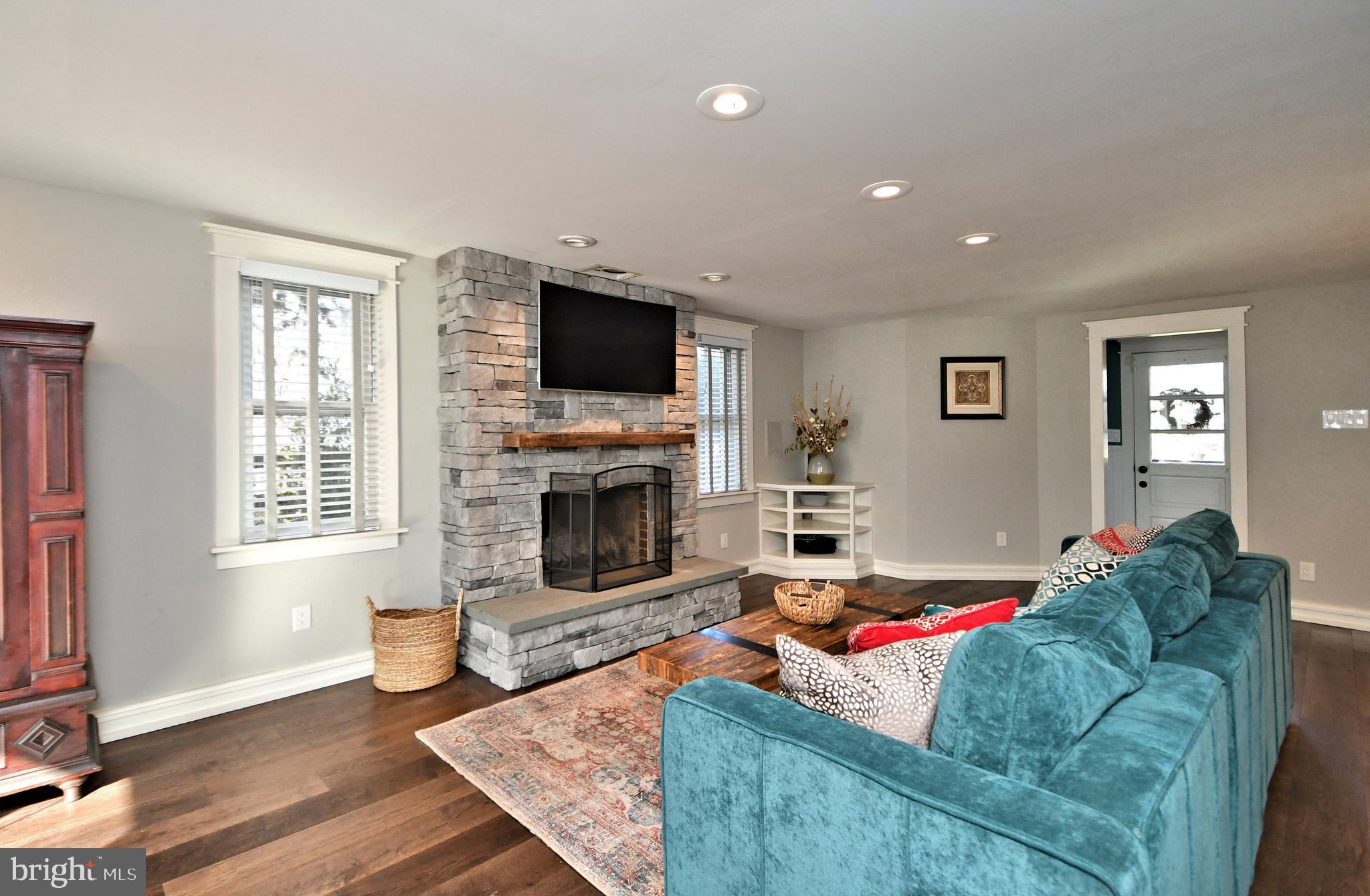 2002 Hilltop Road Flourtown, PA 19031 - Photo 25 of 64 Family room