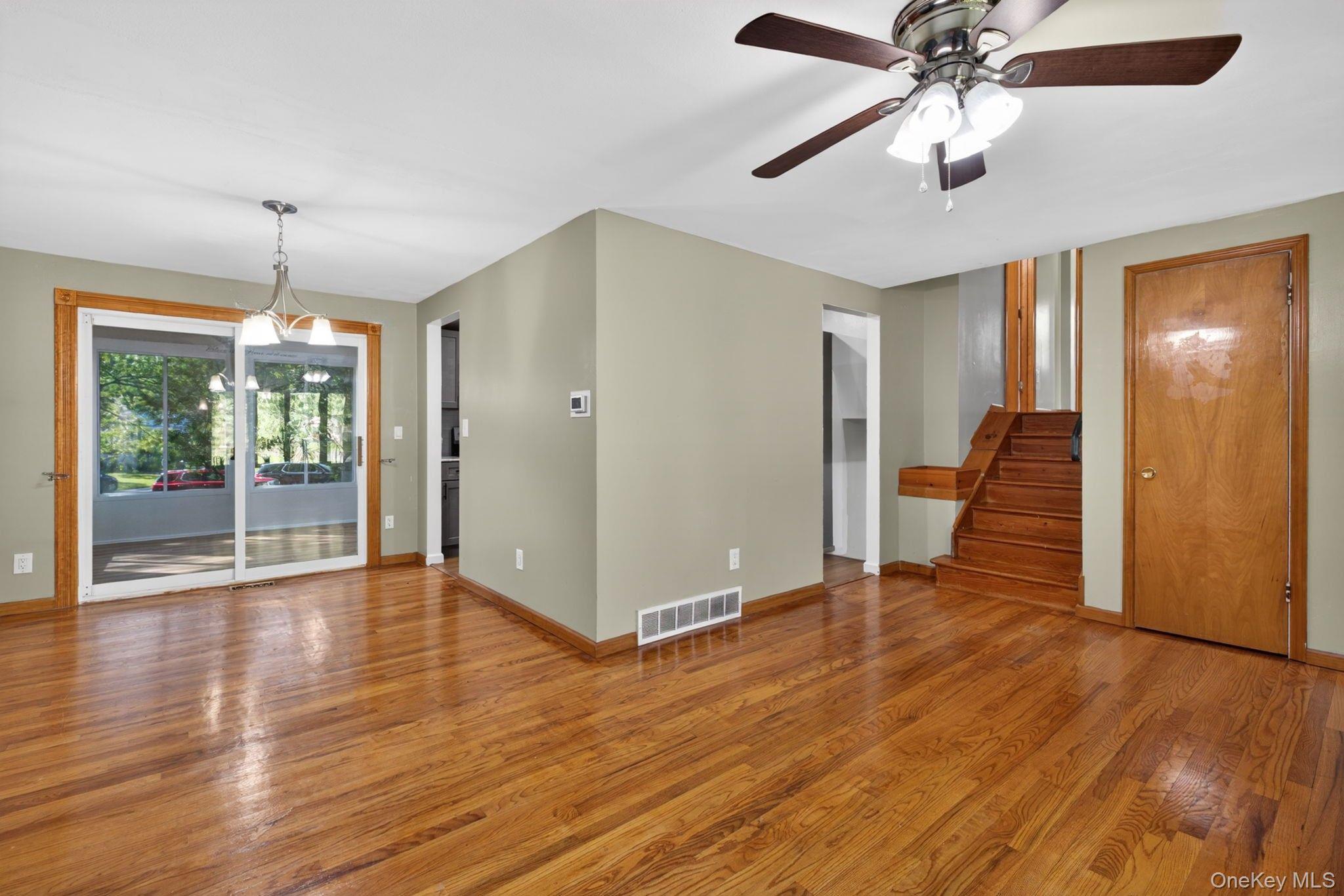 39 Blueberry Road Liverpool, NY 13090 - Photo 3 of 25