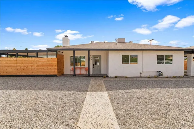 a view of a house with a backyard