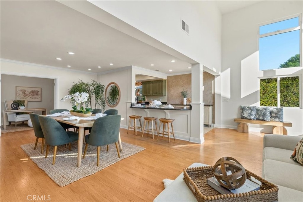 Light and Bright dining area