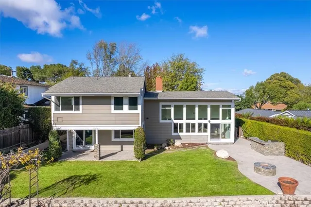 a view of a house with a yard
