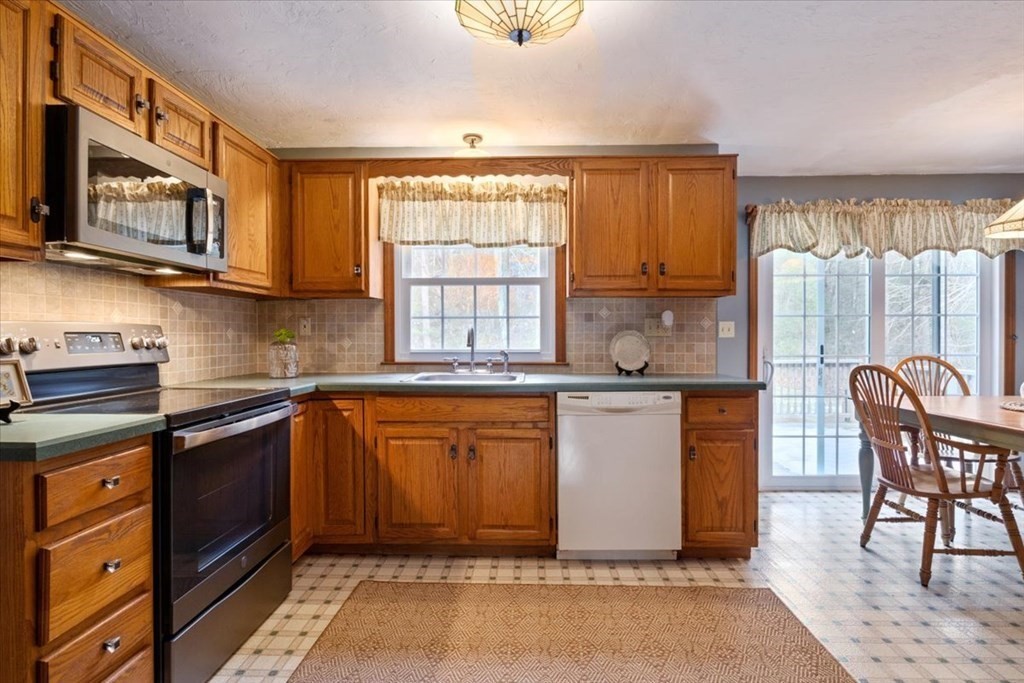 6 Beechwood Road Bellingham, MA 02019 - Photo 6 of 33 Gallery Image 6