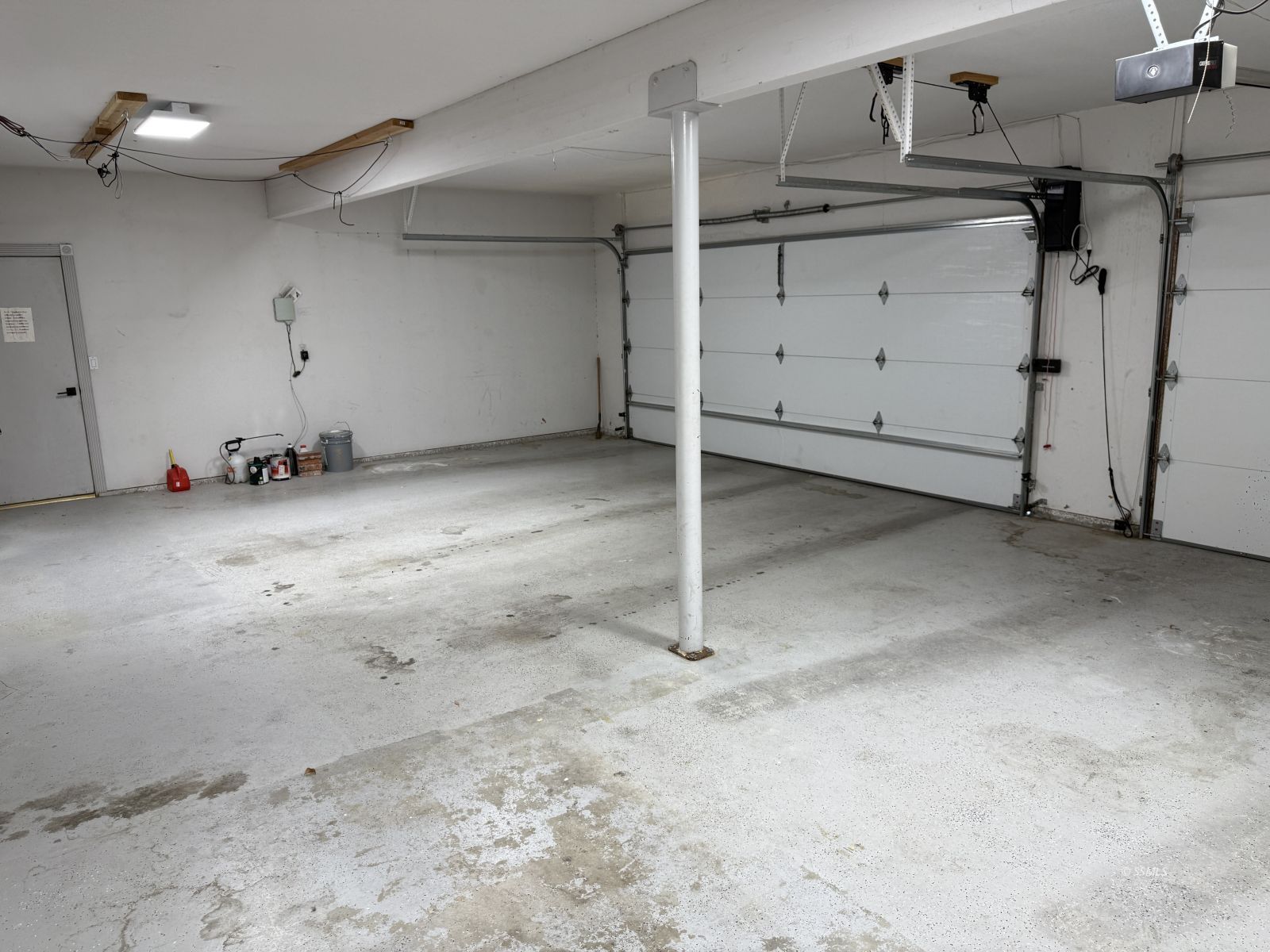 413 Laurkris Court Ridgecrest, CA 93555 - Photo 43 of 48 a view of a garage room
