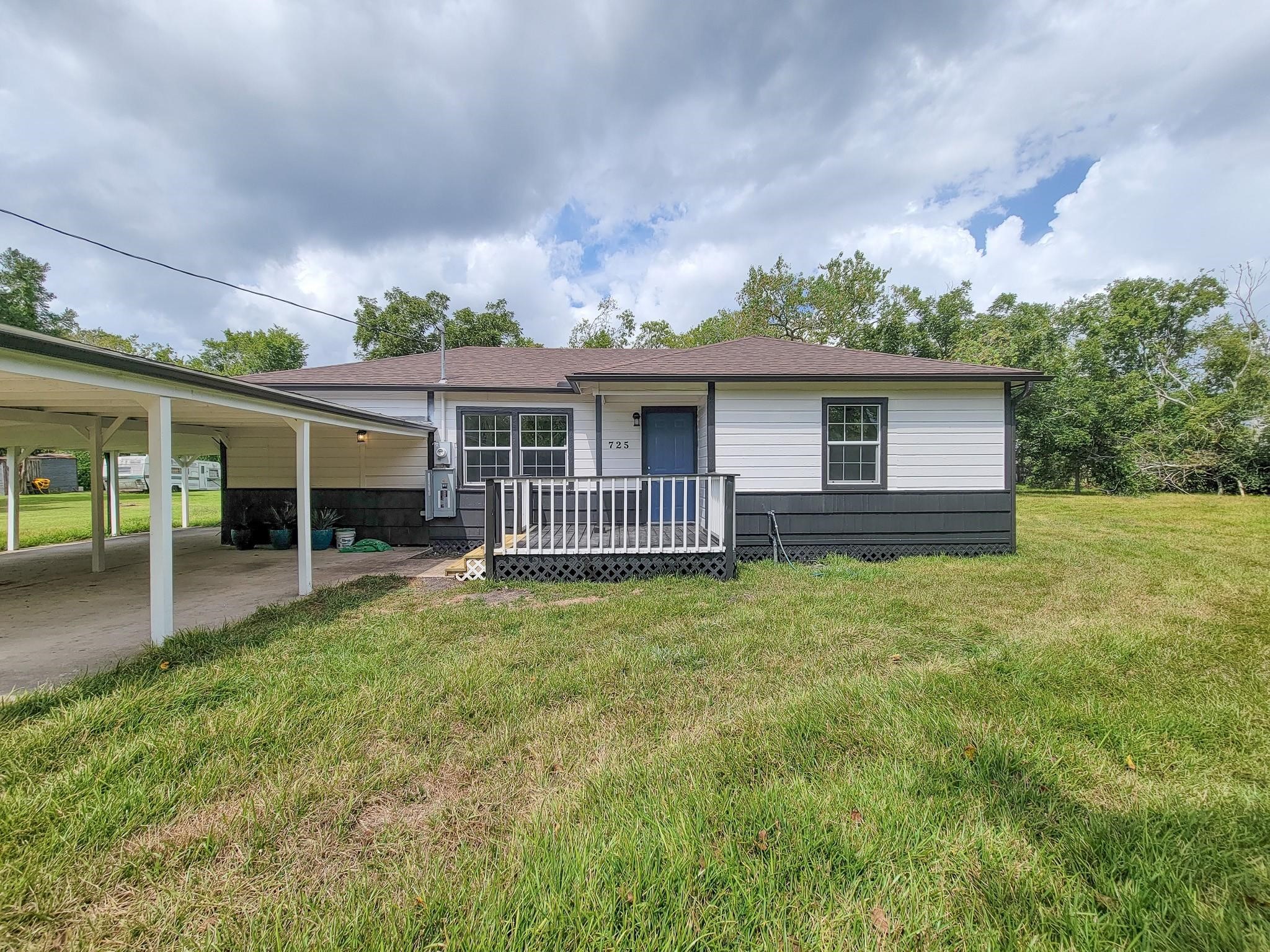 725 Cahill Road Angleton, TX 77515 - Photo 1 of 42 Gallery Image 1