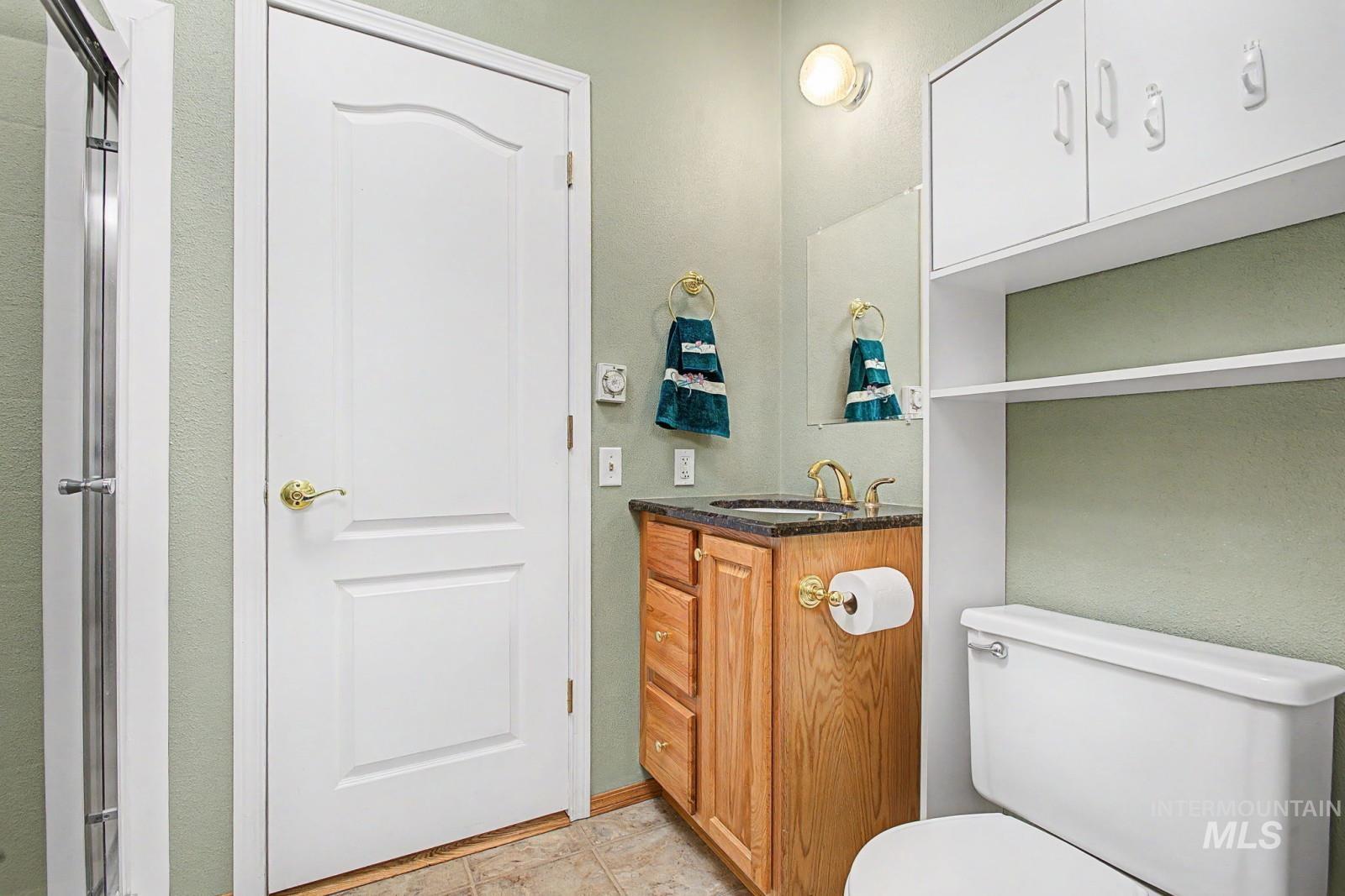 1480 Birch Street Clarkston, WA 99403 - Photo 22 of 30 Bathroom with vanity and a textured wall