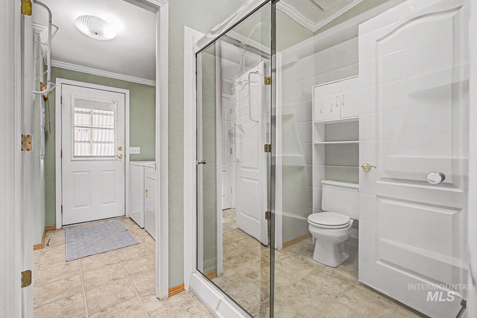 1480 Birch Street Clarkston, WA 99403 - Photo 23 of 30 Full bath featuring ornamental molding, a stall shower, and independent washer and dryer