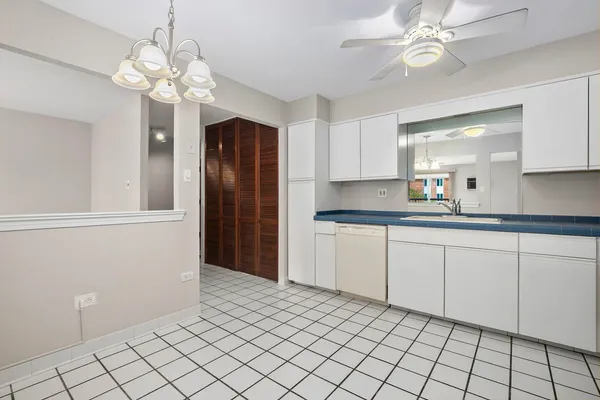 $225,000 | 4250 Saratoga Avenue, Unit L214, Downers Grove, IL 60515