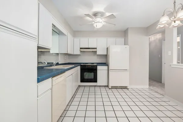 $225,000 | 4250 Saratoga Avenue, Unit L214, Downers Grove, IL 60515