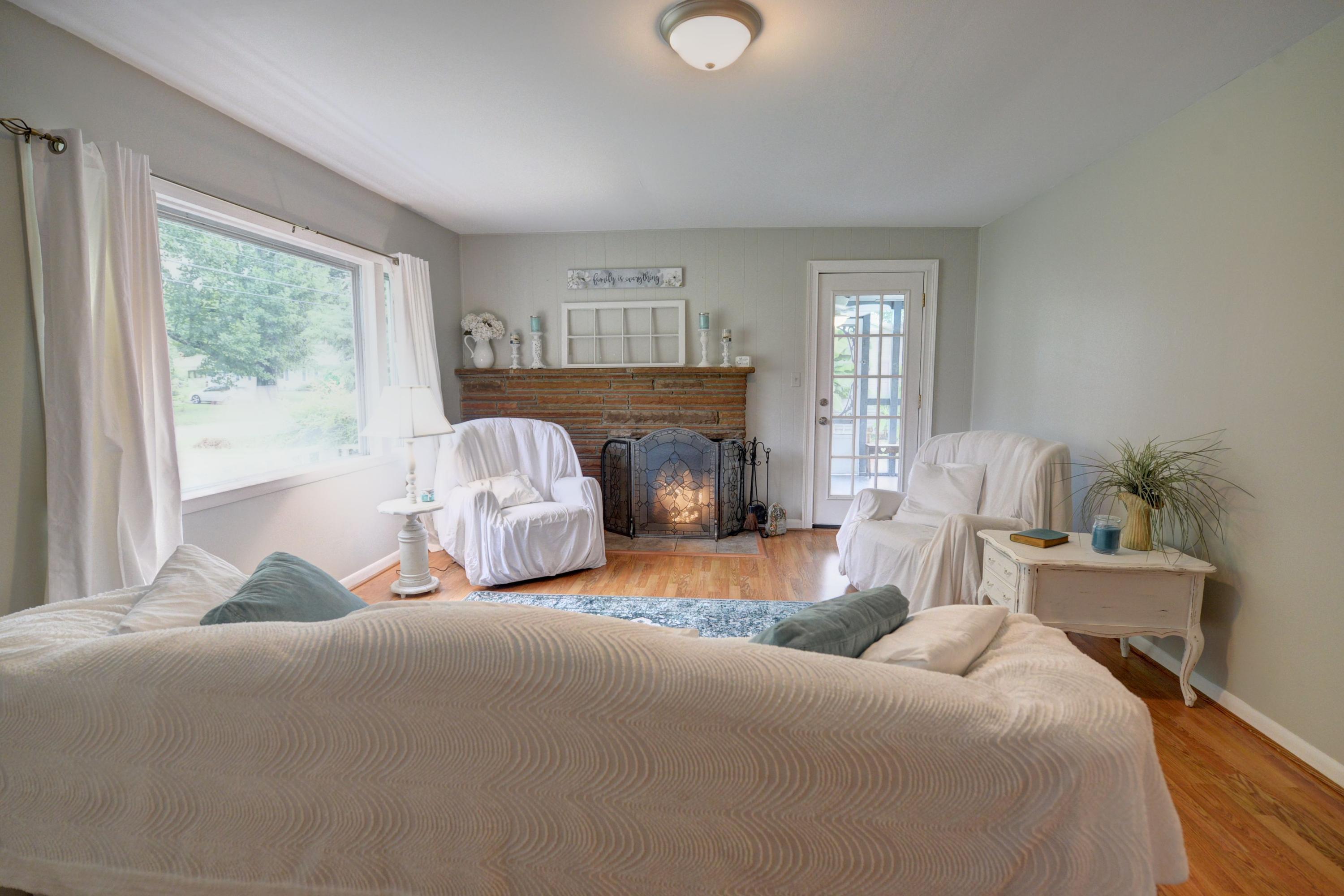2.5-447 old graysville living 3