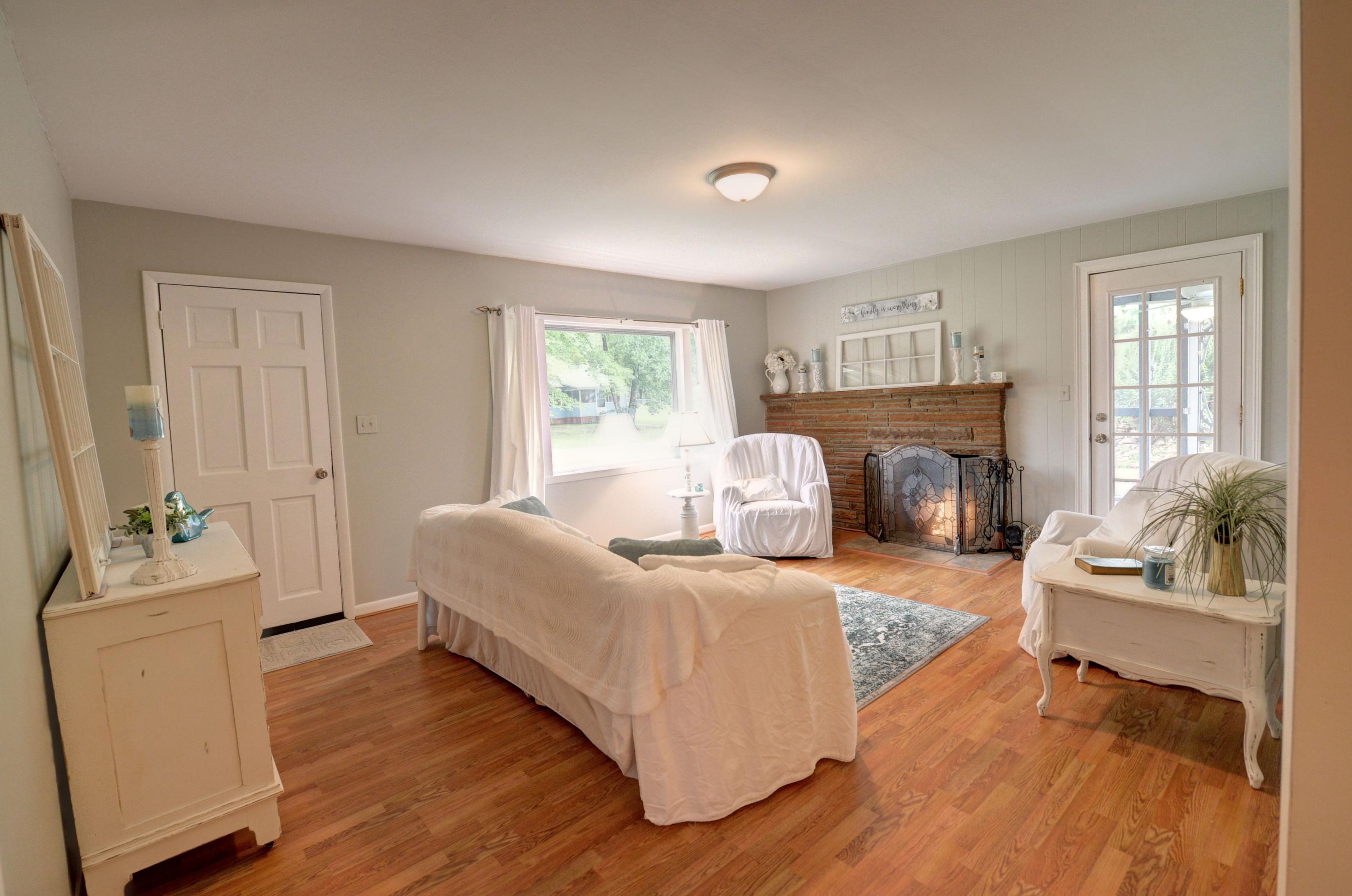 3-447 old graysville living 4