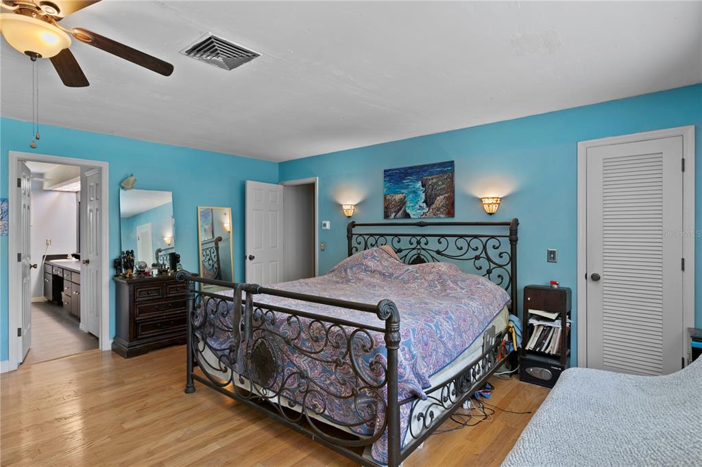 716 Hickory Drive Dunedin, FL 34698 - Photo 14 of 59