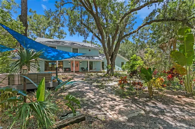 $799,000 | 716 Hickory Drive, Dunedin, FL 34698