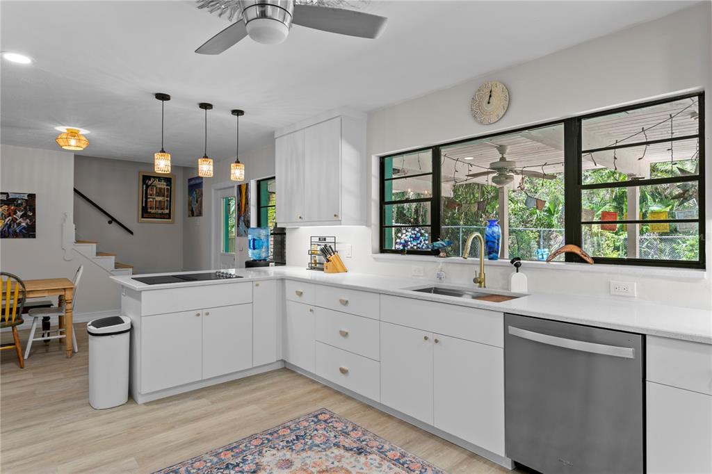 716 Hickory Drive Dunedin, FL 34698 - Photo 7 of 59