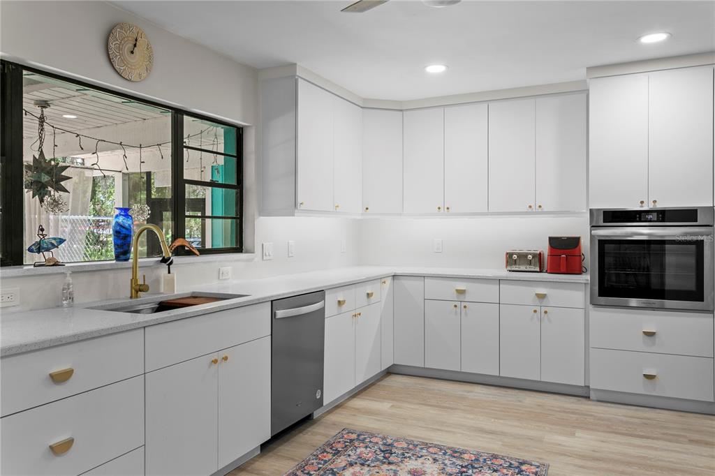 716 Hickory Drive Dunedin, FL 34698 - Photo 9 of 59