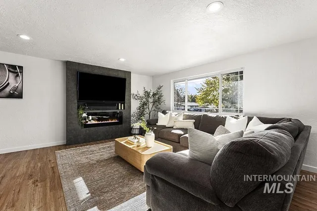 $595,500 | 4302 Meriwether Drive, Boise, ID 83705