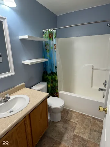 $259,000 | 2406 Meadow Bend Drive, Columbus, IN 47201