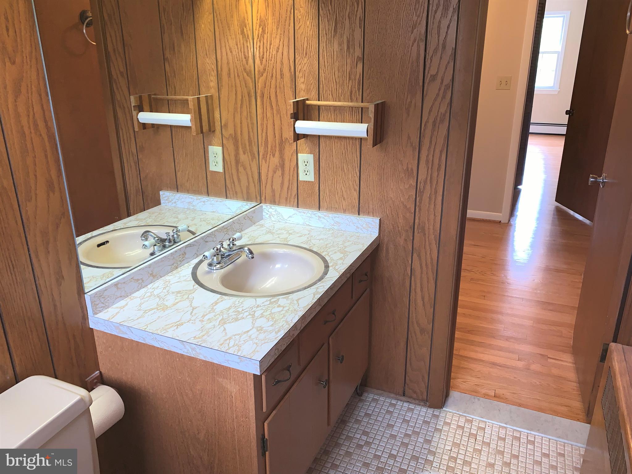 10100 Clearspring Road Damascus, MD 20872 - Photo 34 of 37 Hall Bath