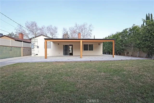 a view of a house with yard and a garage