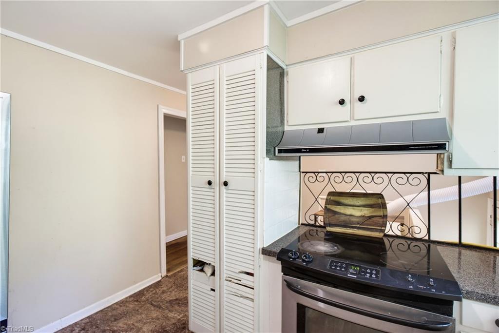 5675 Sweetbriar Road Pfafftown, NC 27040 - Photo 16 of 30 kitchen