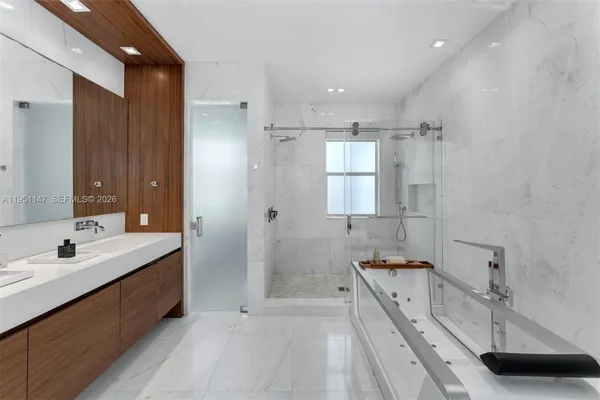 $8,750,000 | 229 Golden Beach Drive, Golden Beach, FL 33160